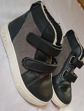 UGG Kids Renon Black and Gray High-Top Velcro Sneaker
